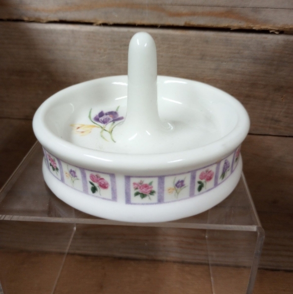 Bill Barnes Floral Ceramic Ring Holder Jewelry Dish 4." x 2.75" Crocus - Picture 1 of 7